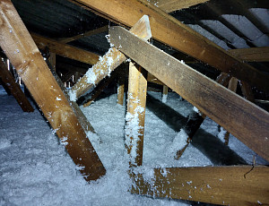 Zateplení stropu ubytovny pomocí foukané izolace